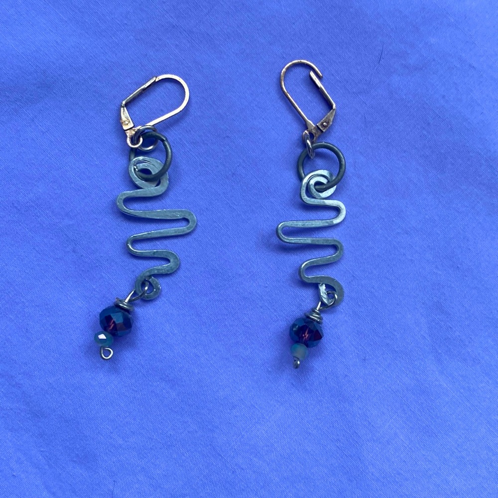 Pair of Silver Wire Dangle Earrings with Purple and white beads
